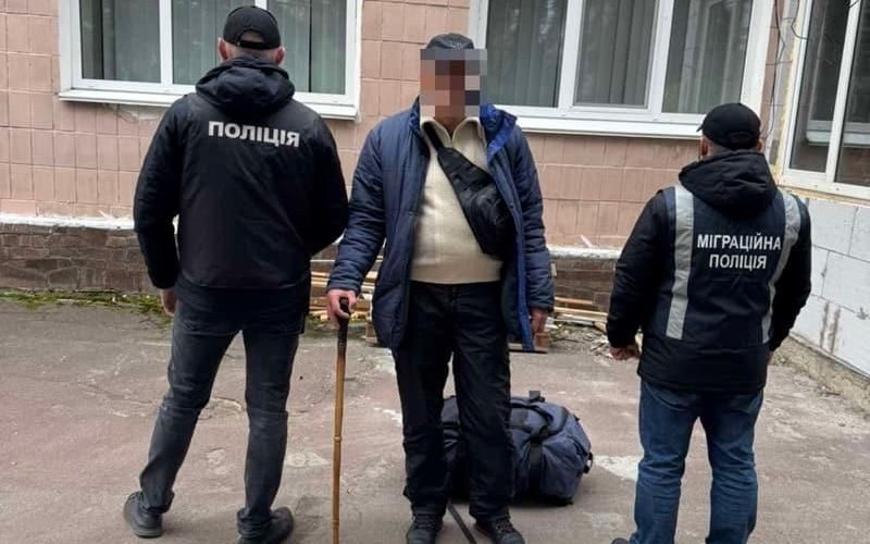 Працівники Житомирської міграційної служби видворили за межі України росіянина, який відсидів понад 5 років за тяжкі тілесні