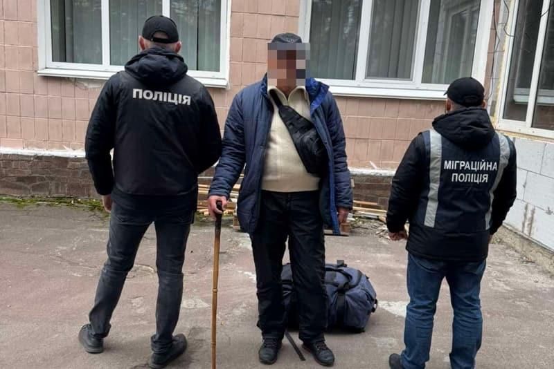 Працівники Житомирської міграційної служби видворили за межі України росіянина, який відсидів понад 5 років за тяжкі тілесні