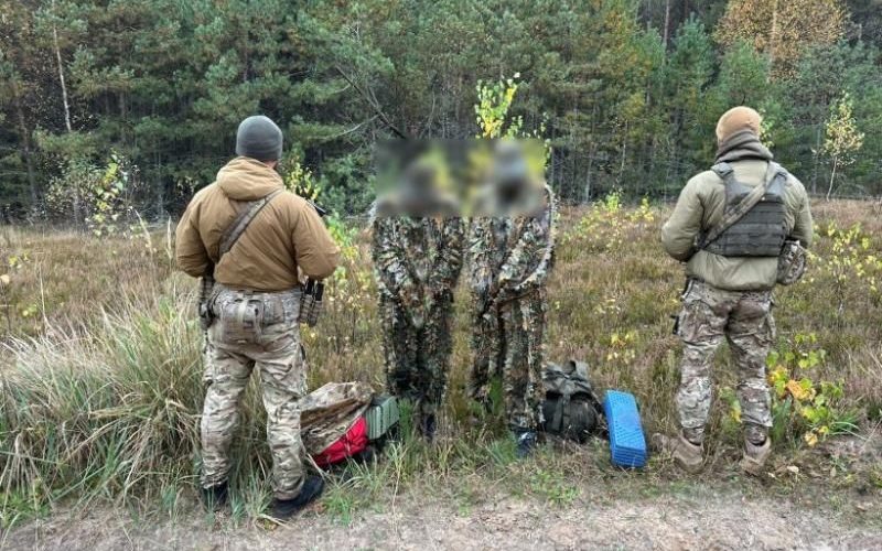 На Житомирщині прикордонники затримали двох киян у кікіморах, як збирались нелегально покинути країну