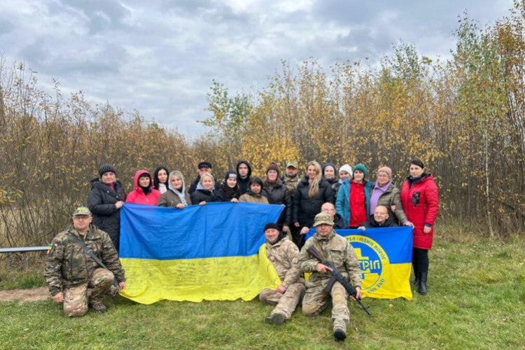 У Коростені 25 містян проходили підготовку до національного супротиву: вивчали карту, проводили домедичну допомогу