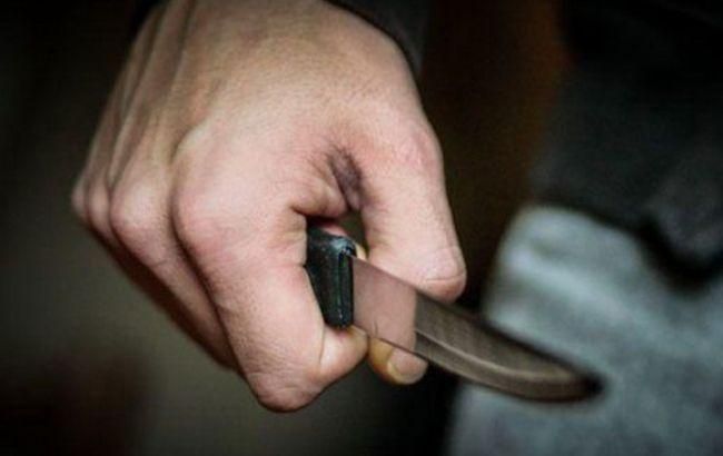 У селі Коростенської громади посварились знайомі: молодший чоловік кілька разів порнув старшого ножем
