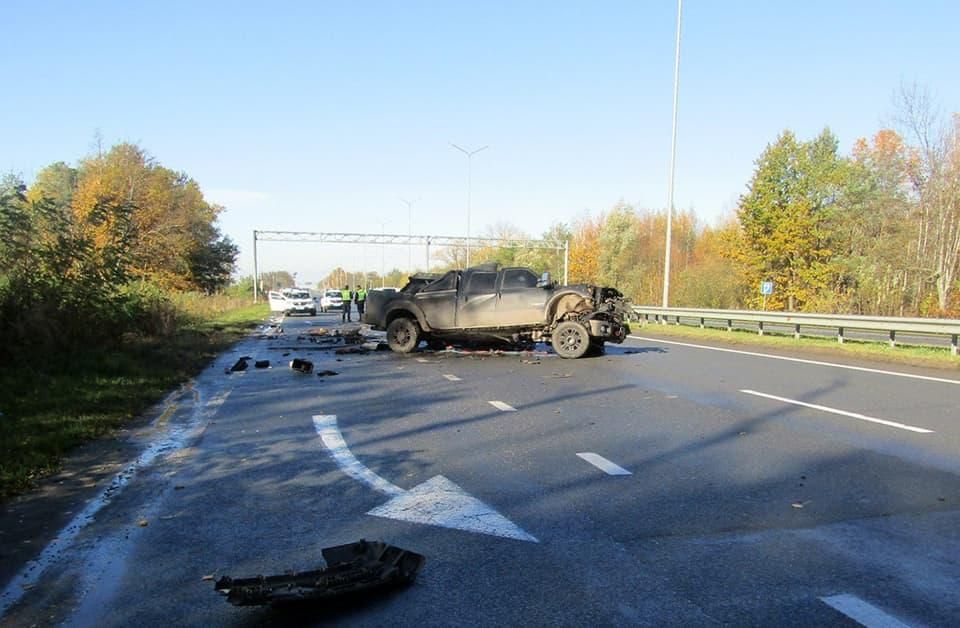 Подробиці ДТП на Житомирщині за участі вантажівки та Ford: один водій загинув, пасажирка в лікарні