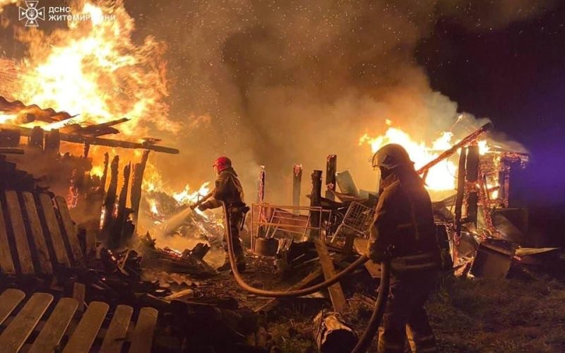 На Олевщині горів дерев’яний дім — загинули двоє людей, ще двох із травмами госпіталізували