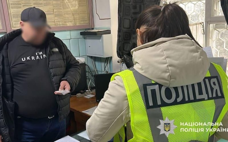 Збував психотропи засудженим – у Коростені затримали фельдшера колонії