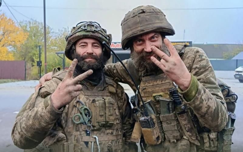 Двоє бійців житомирської бригади ТрО отримали нагороду “Хрест бойових заслуг”: понад 150 днів отримували позиції на лінії зіткнення