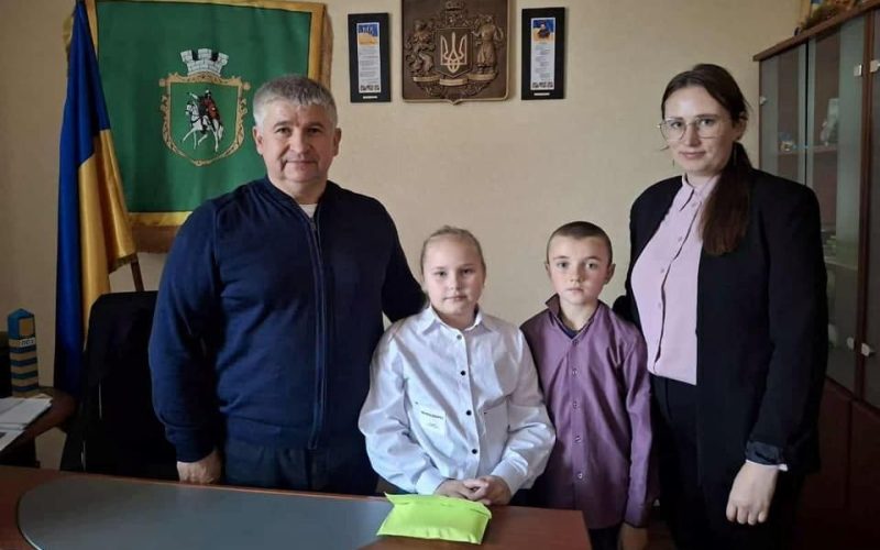 У ліцеї Олевської громади провели благодійну лотерею та зібрали понад 10 тис. грн на потреби захисників