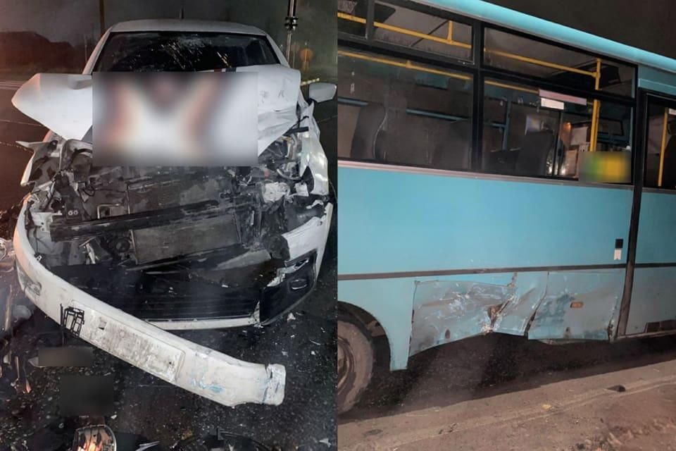 На автодорозі в Коростенському районі Citroen зіштовхнувся з автобусом: 21-річного водія легковика госпіталізували