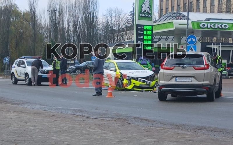 У поліції розповіли подробиці ДТП за участі автомобілів Honda та Toyota по вулиці Кемського в Коростені