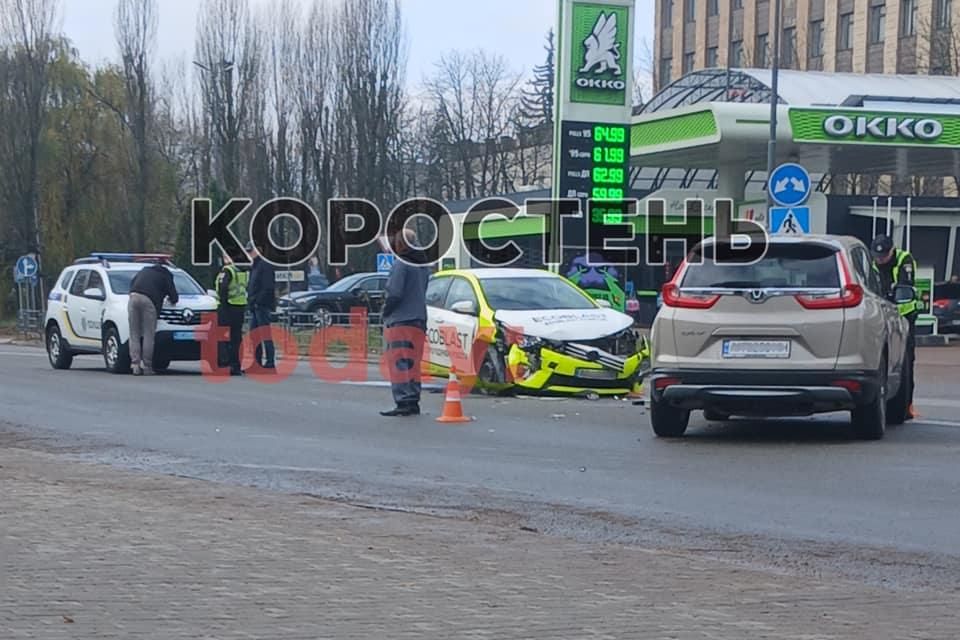 У поліції розповіли подробиці ДТП за участі автомобілів Honda та Toyota по вулиці Кемського в Коростені
