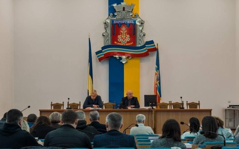 У Коростені депутати зібралися на позачергову сесію: які питання розглядали