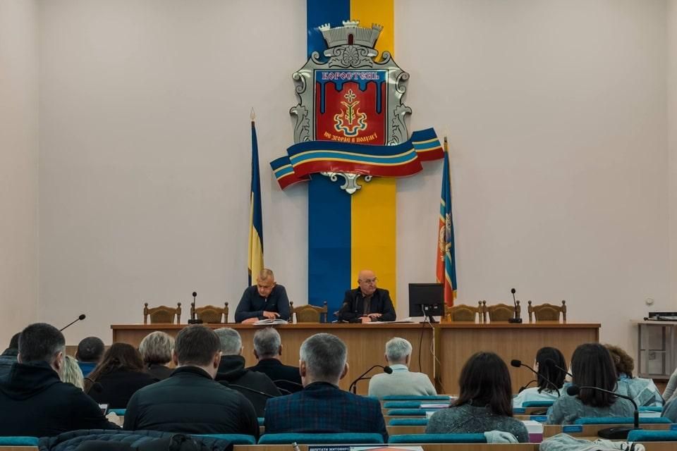 У Коростені депутати зібралися на позачергову сесію: які питання розглядали