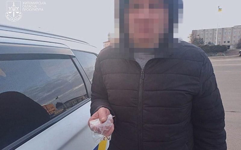 Апеляційний суд у Житомирі оголосив вирок у справі працівника малинського моргу, який викрадав коштовні речі з тіл померлих