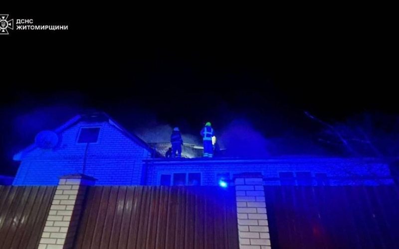 В селі Коростенського району горів будинок: рятувальників викликали пізно