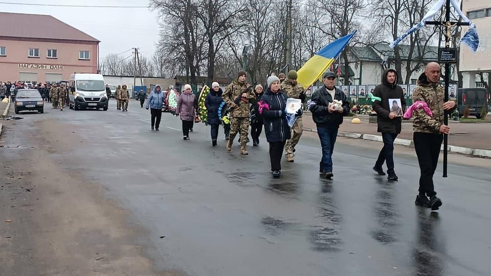 В останню путь у Чоповицькій громаді провели героя, який 7 місяців був зниклий безвісти