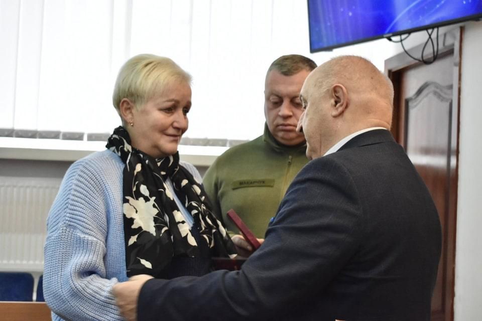 У Коростені родинам чотирьох загиблих захисників вручили ордени