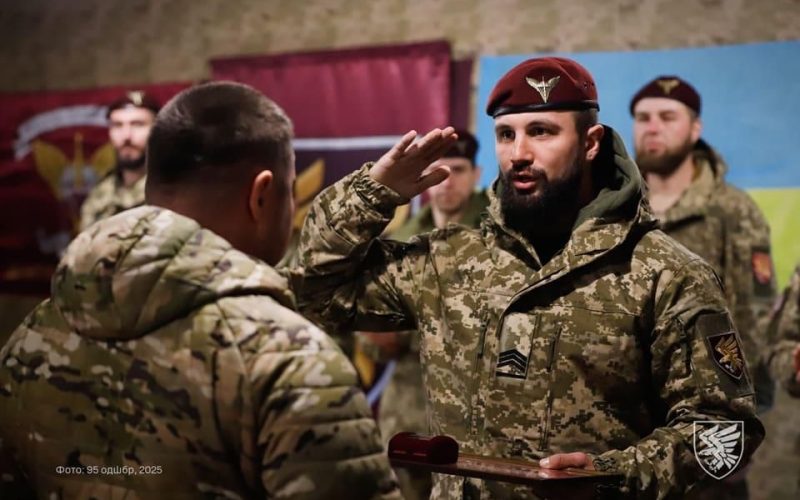 Десантники з Житомирщини отримали першими відзнаки “За штурм”: на їх рахунку понад 7 “виходів”