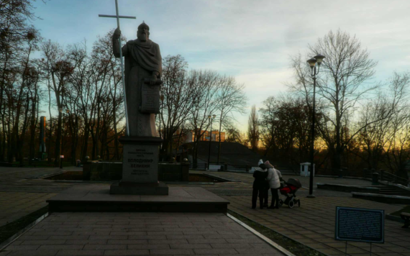 Останні осінні вихідні в Коростенському районі будуть похмурими, місцями – невеликий дощ