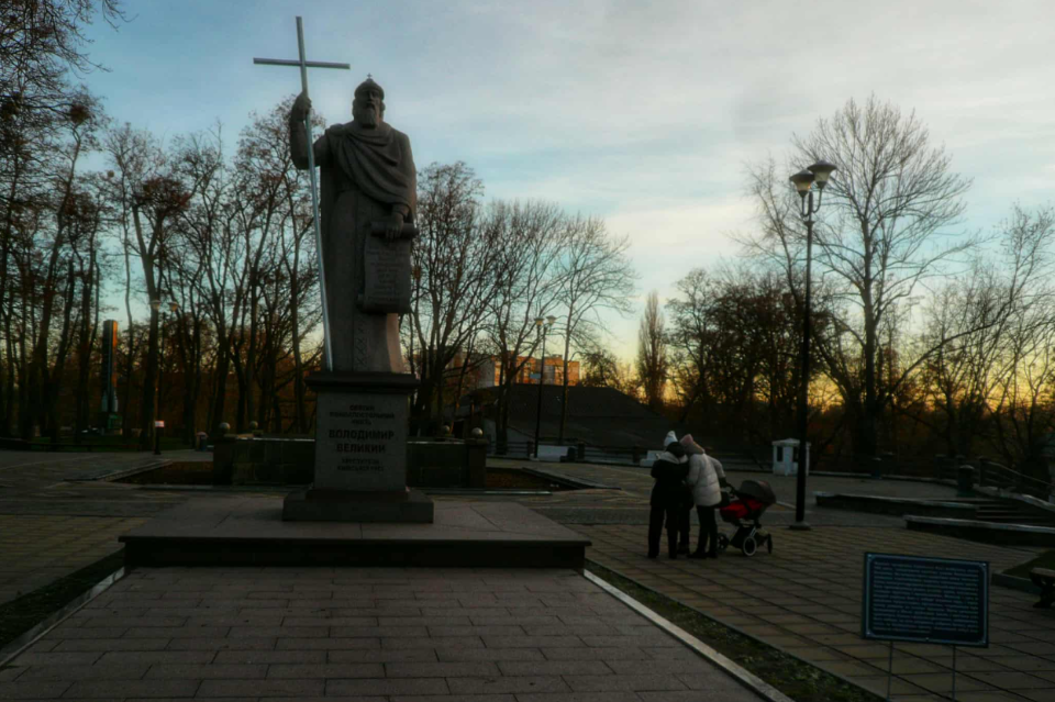 Останні осінні вихідні в Коростенському районі будуть похмурими, місцями – невеликий дощ
