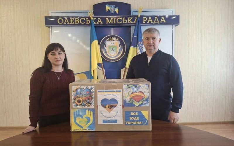Дошкільнята в Олевську під час акції зібрали теплі речі та засоби гігієни для військових