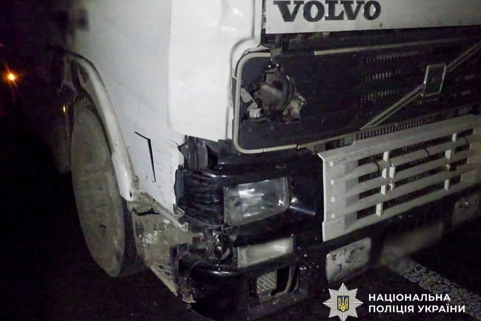 На автодорозі в Житомирській області вантажівка збила пішохода: молодий чоловік загинув