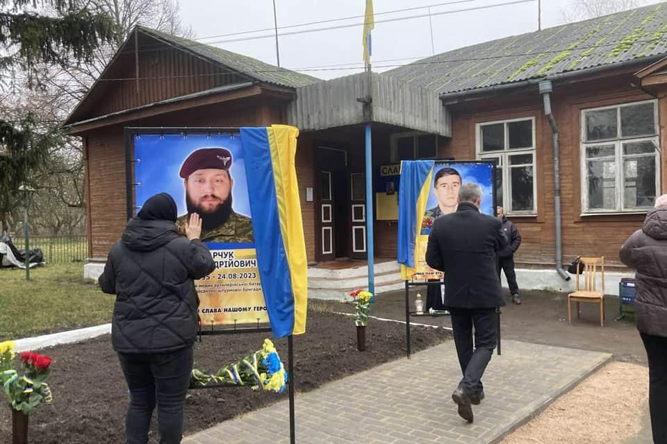 У двох селах Народицької громади відкрили нові місця пам’яті Захисників України