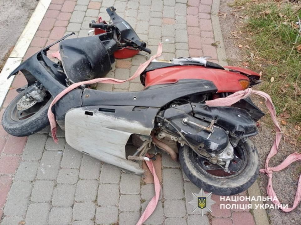Суд виніс вирок жителю Чоповицької громади, який вкрав чужий скутер, прикріпив до авто і протягнув вулицею селища