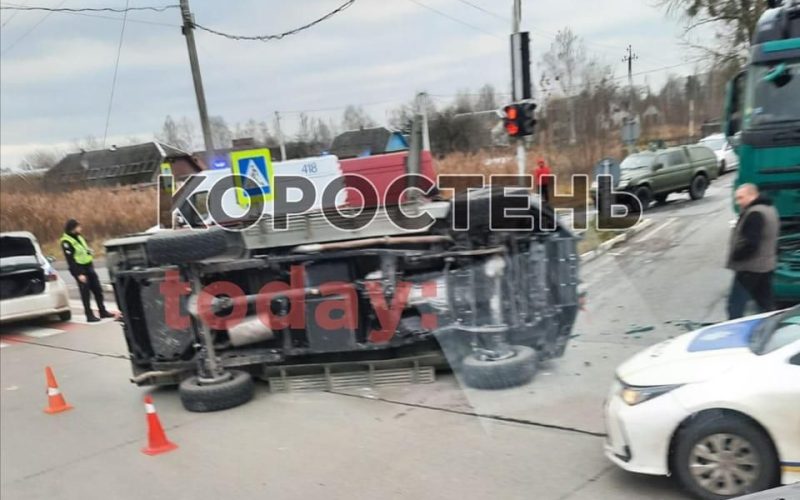На “Варшавці” у Коростені під час зіткнення двох автомобілів один перекинувся: є постраждалі