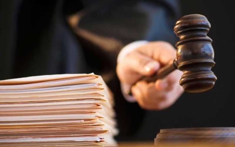 На Житомирщині судили чоловіка, який ґвалтував падчерку з 5-річного віку: мати на слова дитини не зважала