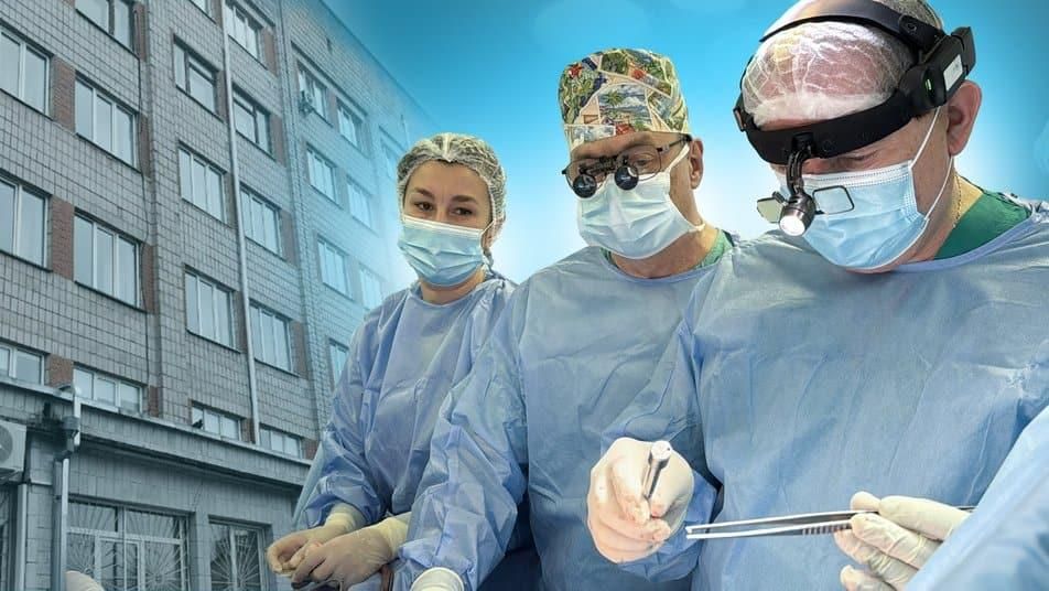 Військового з Житомирщини, який понад 5 місяців жив з уламком металу в серці, прооперували