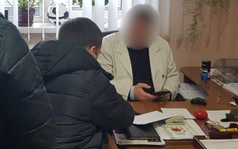 Двоє лікарів-кардіологів з Житомирщині “продавали” інвалідність через підробку даних: деталі схеми