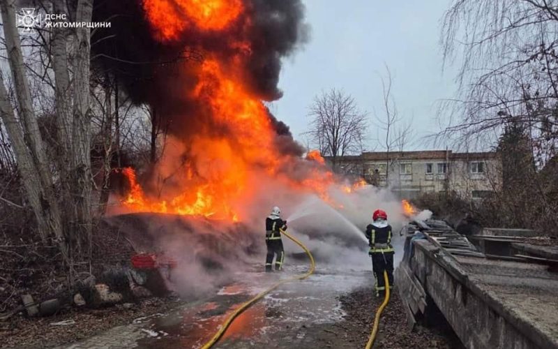 Сильне задимлення та викиди – у Малині горіли шини