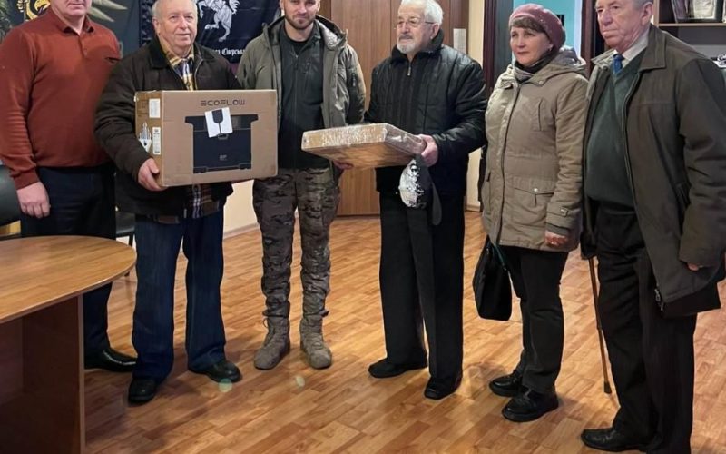 Овруцька громада передала військовим Starlink та зарядну станцію для фронту