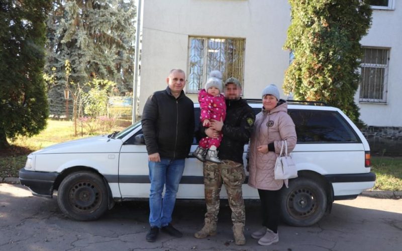 Авто для військового: допомога від Олевської громади вирушила на Покровський напрямок