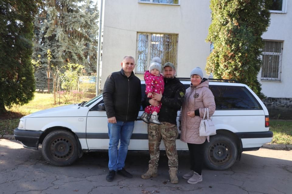 Авто для військового: допомога від Олевської громади вирушила на Покровський напрямок