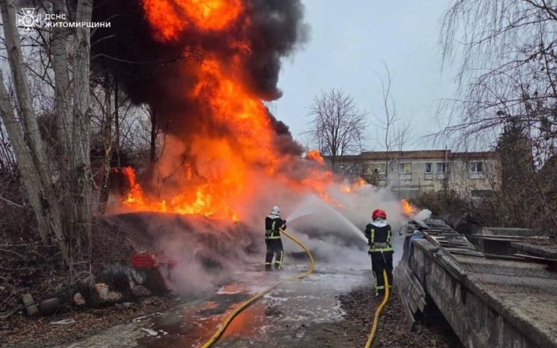 Екоінспекція пояснила наслідки пожежі на СТО в Малині та небезпеку горіння шин