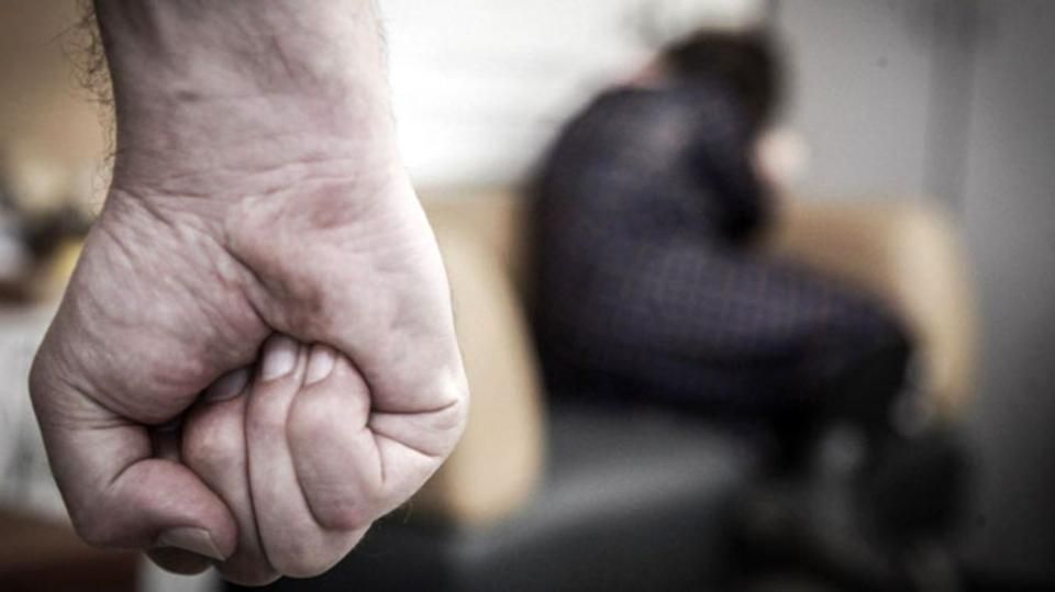 В Овручі передали до суду справу чоловіка, який тривалий час вчиняв домашнє насильство над дружиною