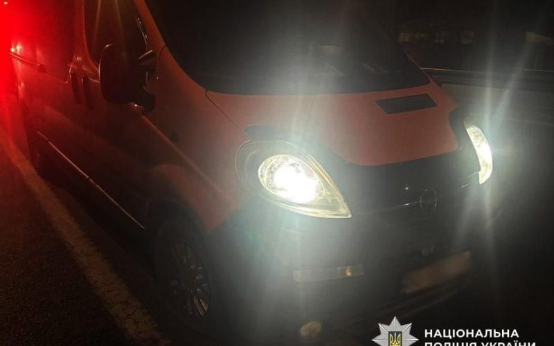 На Житомирщині пасажир із ножем відібрав у водія авто та гроші: нападника затримали в Києві