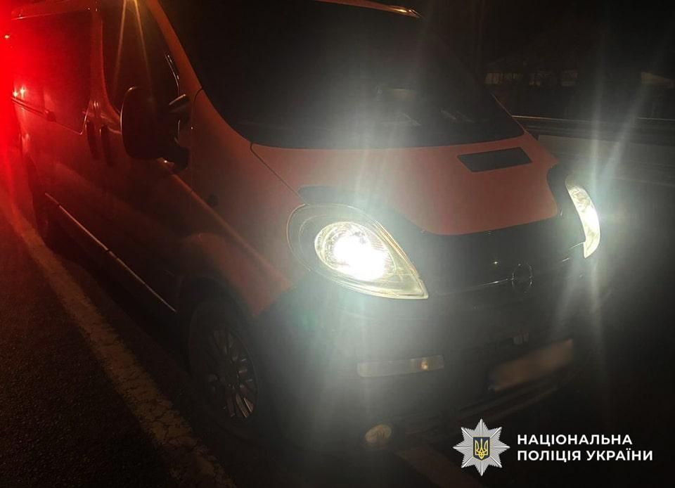 На Житомирщині пасажир із ножем відібрав у водія авто та гроші: нападника затримали в Києві