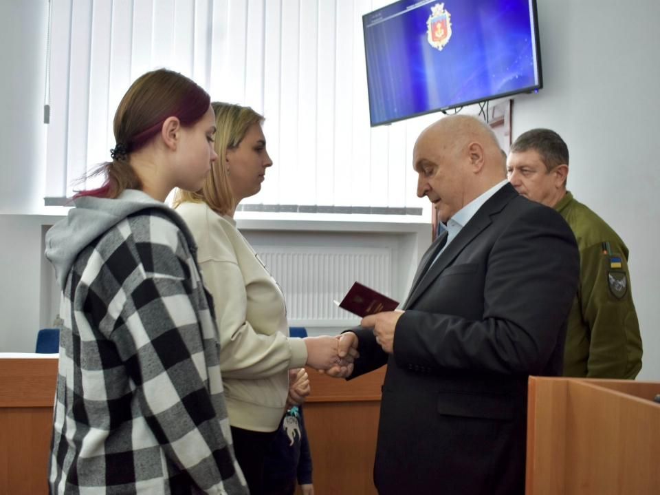 У Коростені вручили державні нагороди полеглим Захисникам та відзначили військовослужбовця