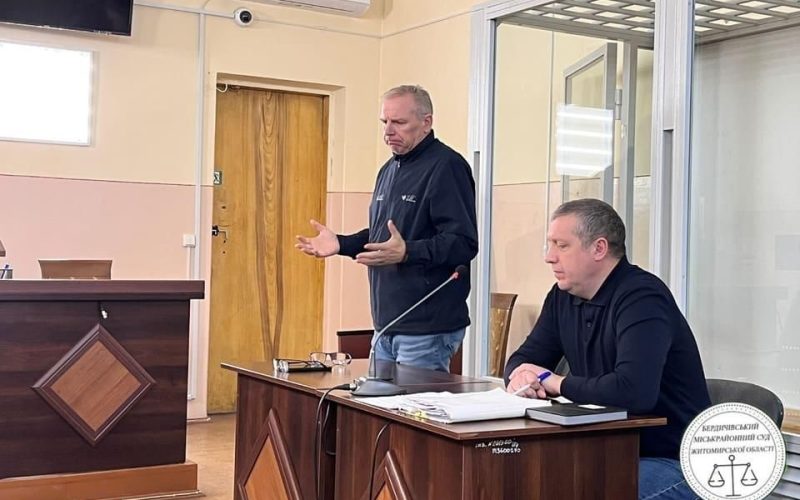 Мер міста в Житомирській області, якого обвинувачували в отриманні хабара, повертається до роботи