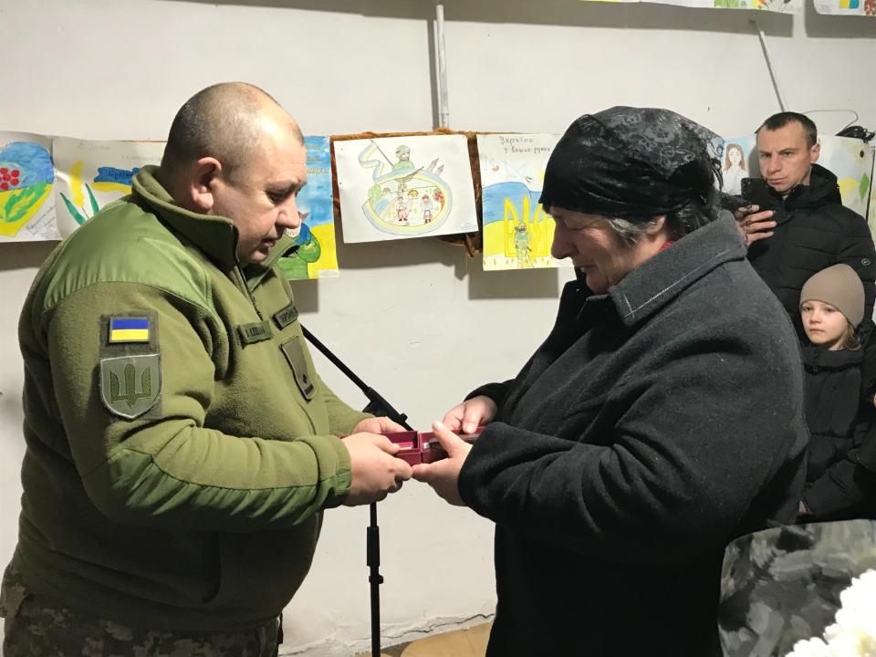 В Овруцькій громаді родинам загиблих воїнів передали державні нагороди