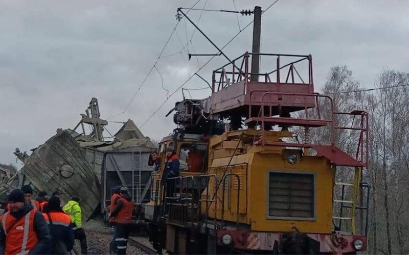 На залізниці під Коростенем через атаку БпЛА тривають відновлювальні роботи: низка поїздів курсує в об’їзд