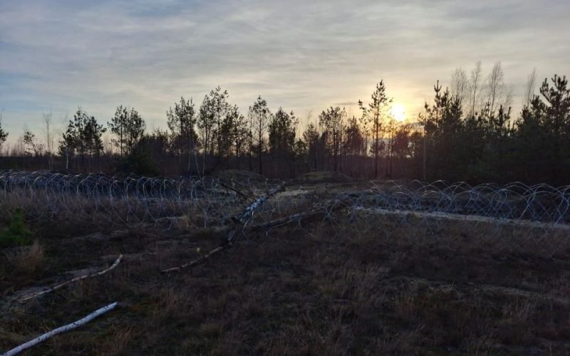 На території Словечанської громади пошкоджено спіральну колючу огорожу