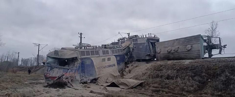 Пасажирський поїзд зійшов з рейок біля Коростеня: військовий з Тернопільщини розповів, що трапилось