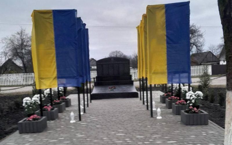 Вісім полеглих Захисників увічнили на Алеї Героїв у селі Олевської громади