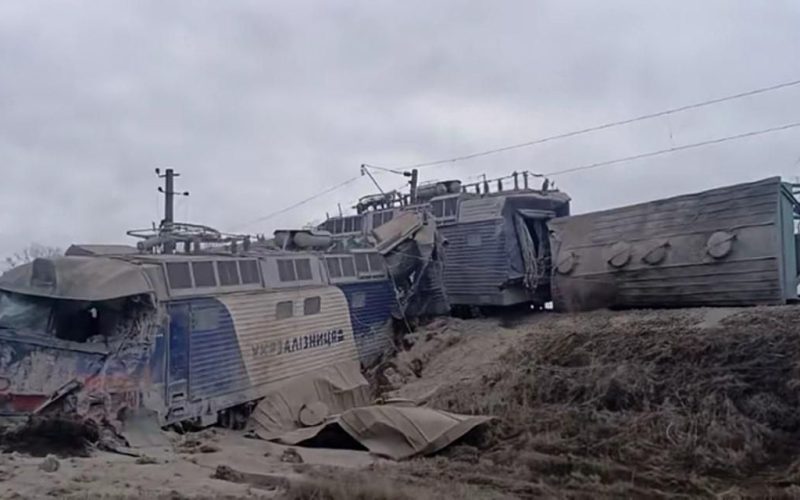 Через атаку шахеда пасажирські потяги продовжують курсувати в об’їзд Коростеня
