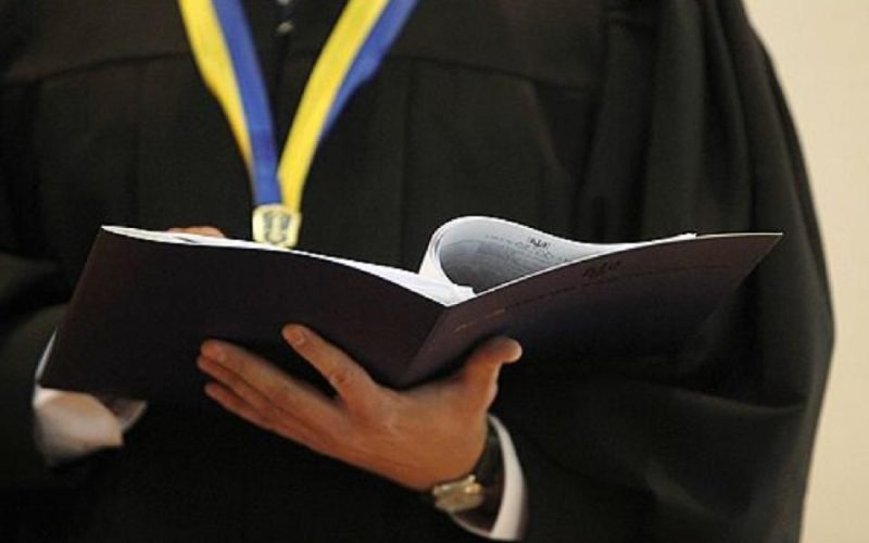 Лугинська селищна рада має взяти на баланс понад 40 будівель, серед них гуртожитки та дитячий садок – рішення суду
