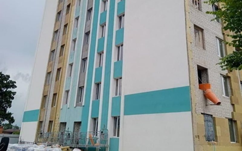 Будівництво хірургічного корпусу в Коростені подорожчало: підряднику виділяють ще понад 10 млн грн
