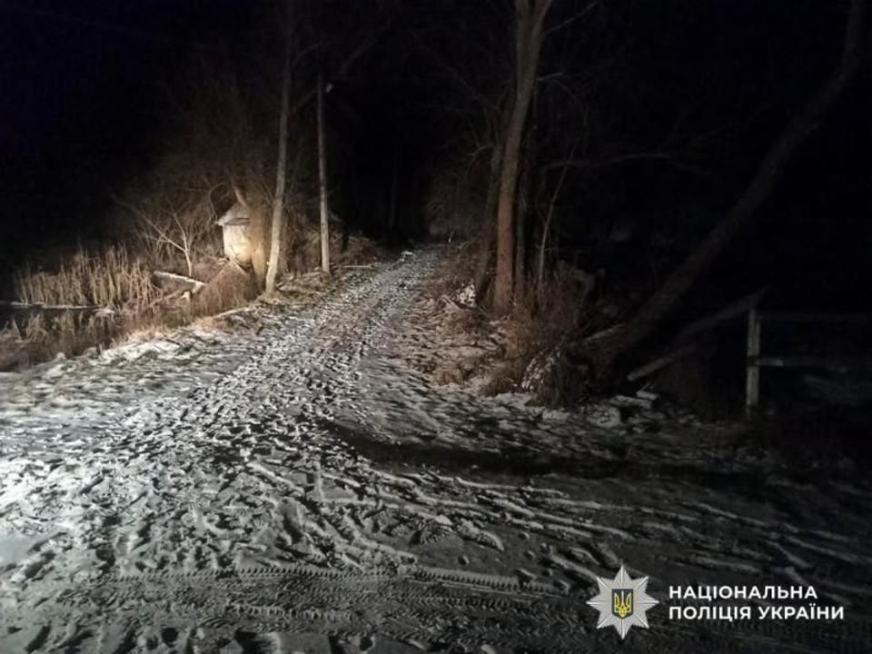 У селі на Коростенщині чоловік приревнував колишню співмешканку, активував вибухівку біля неї та втік