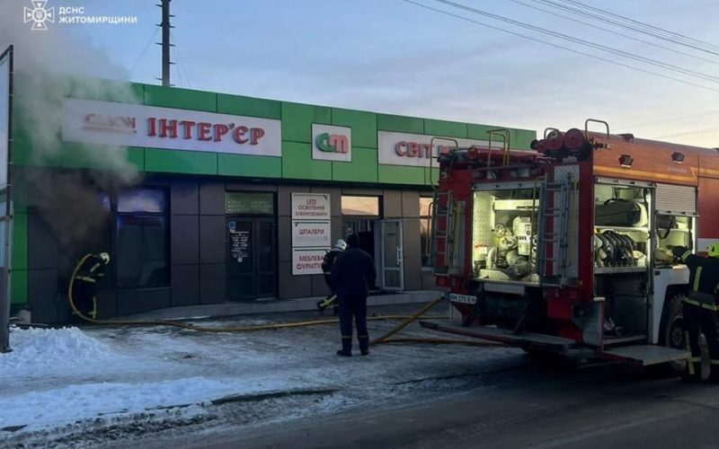 Через коротке замкнення у Малині загорівся магазин